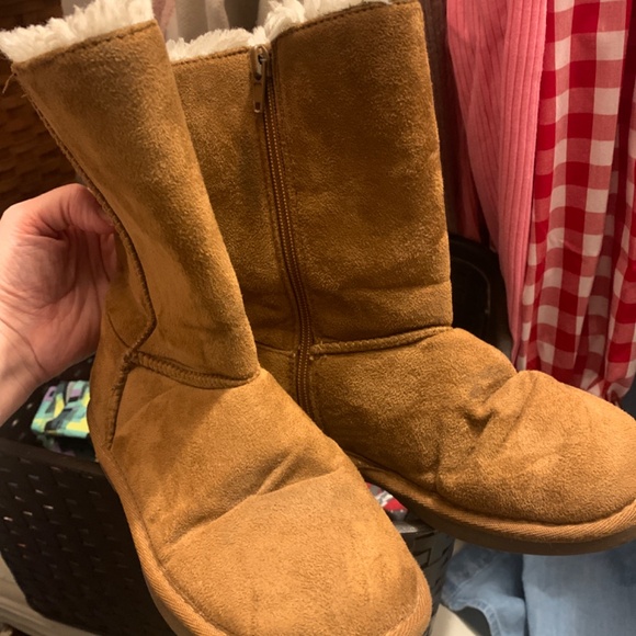 Boots - Picture 3 of 3